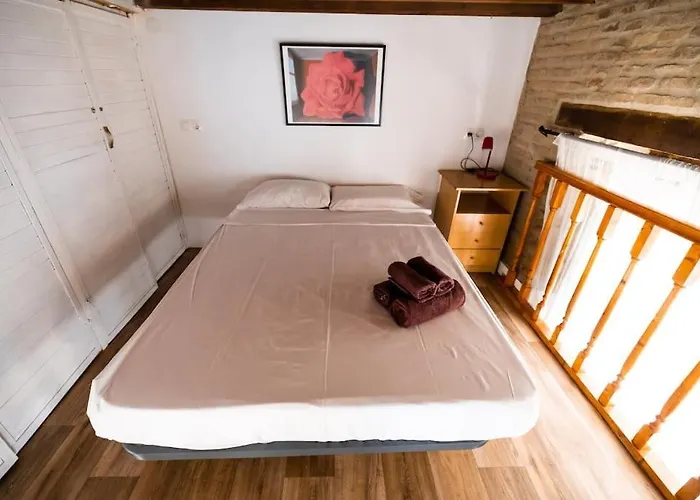 Shiny Alamos Super Family Apartment